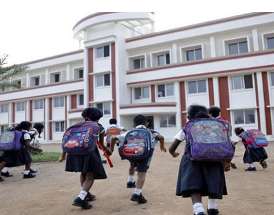 MP : निजी स्कूलों का दोहरा दांव, कर्मचारी आधे वेतन में काम करें और बच्चों से मिले पूरी फीस